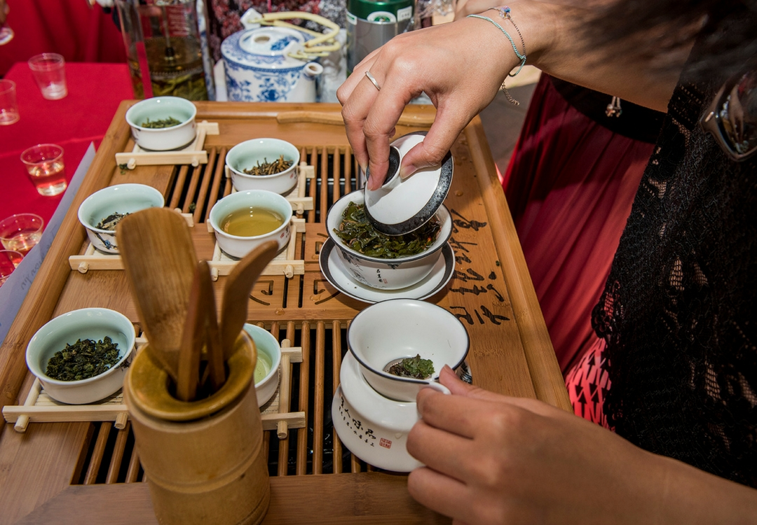 Tea tasting with different varieties of authentic Chinese tea. 